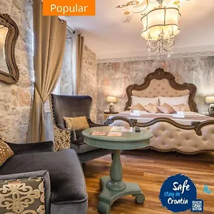 Plaza Marchi Old Town - Mag Quaint & Elegant Boutique Hotell