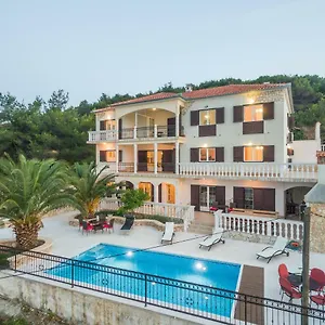 villa-iz.hotelinzadar.com/